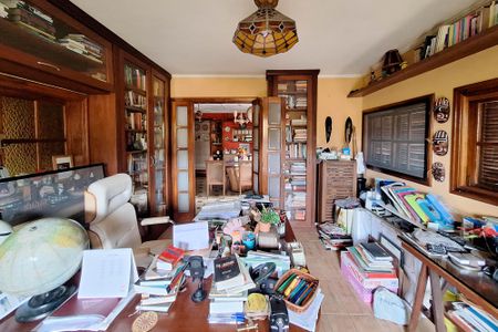 Casa à venda com 532m², 5 quartos e 2 vagas Casa à venda com 532m², 5 quartos e 2 vagasEscritório
