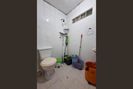 Casa à venda com 532m², 5 quartos e 2 vagas Casa à venda com 532m², 5 quartos e 2 vagasBanheiro de serviço