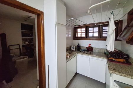 Casa à venda com 532m², 5 quartos e 2 vagas Casa à venda com 532m², 5 quartos e 2 vagasÁrea de Serviço