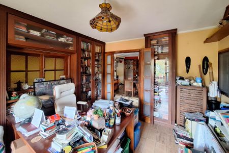 Casa à venda com 532m², 5 quartos e 2 vagas Casa à venda com 532m², 5 quartos e 2 vagasEscritório