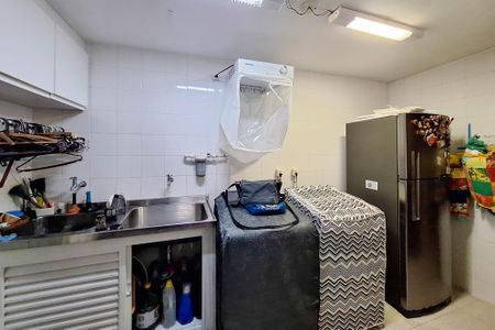 Casa à venda com 532m², 5 quartos e 2 vagas Casa à venda com 532m², 5 quartos e 2 vagasÁrea de Serviço