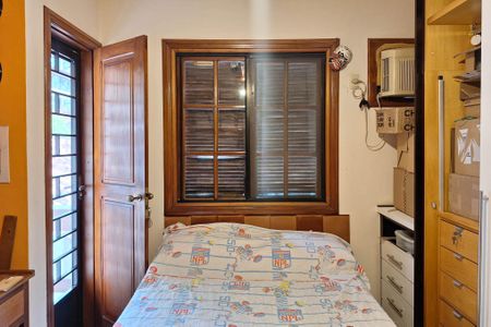 Casa à venda com 532m², 5 quartos e 2 vagas Casa à venda com 532m², 5 quartos e 2 vagasQuarto 2