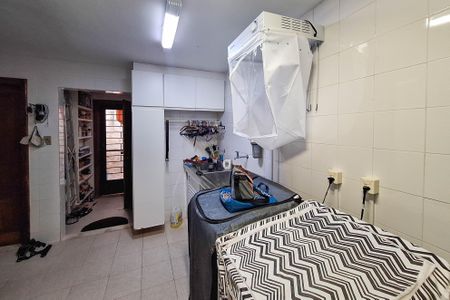 Casa à venda com 532m², 5 quartos e 2 vagas Casa à venda com 532m², 5 quartos e 2 vagasÁrea de Serviço