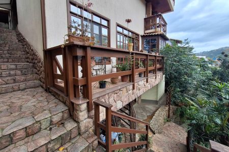 Casa à venda com 532m², 5 quartos e 2 vagas Casa à venda com 532m², 5 quartos e 2 vagasQuintal