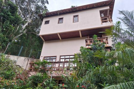 Casa à venda com 532m², 5 quartos e 2 vagas Casa à venda com 532m², 5 quartos e 2 vagasQuintal