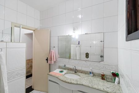 Casa à venda com 193m², 4 quartos e 4 vagas Casa à venda com 193m², 4 quartos e 4 vagasBanheiro Social