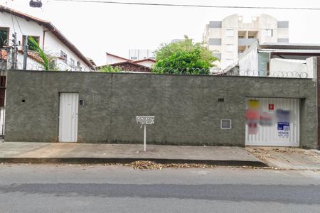 Casa à venda com 193m², 4 quartos e 4 vagas Casa à venda com 193m², 4 quartos e 4 vagasFachada