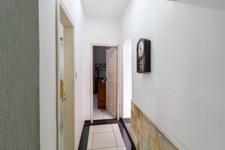 Casa à venda com 193m², 4 quartos e 4 vagas Casa à venda com 193m², 4 quartos e 4 vagasCorredor