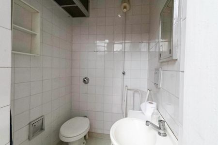 Casa à venda com 193m², 4 quartos e 4 vagas Casa à venda com 193m², 4 quartos e 4 vagasBanheiro de Serviço