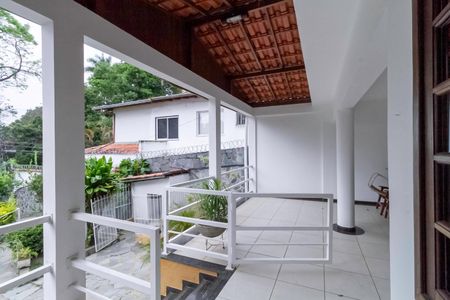 Casa à venda com 193m², 4 quartos e 4 vagas Casa à venda com 193m², 4 quartos e 4 vagasÁrea Externa