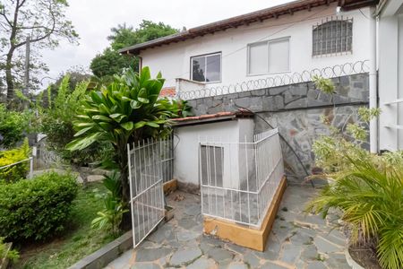 Casa à venda com 193m², 4 quartos e 4 vagas Casa à venda com 193m², 4 quartos e 4 vagasQuintal