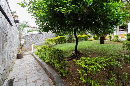 Casa à venda com 193m², 4 quartos e 4 vagas Casa à venda com 193m², 4 quartos e 4 vagasEntrada