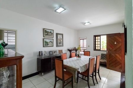Sala de casa à venda com 4 quartos, 193m² em Itapoã, Belo Horizonte