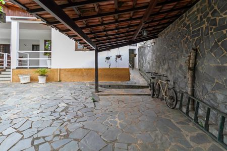 Casa à venda com 193m², 4 quartos e 4 vagas Casa à venda com 193m², 4 quartos e 4 vagasGaragem