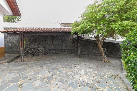 Casa à venda com 193m², 4 quartos e 4 vagas Casa à venda com 193m², 4 quartos e 4 vagasQuintal