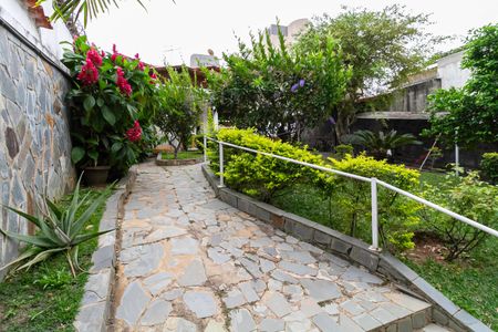 Casa à venda com 193m², 4 quartos e 4 vagas Casa à venda com 193m², 4 quartos e 4 vagasEntrada