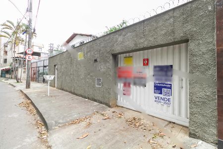 Casa à venda com 193m², 4 quartos e 4 vagas Casa à venda com 193m², 4 quartos e 4 vagasFachada