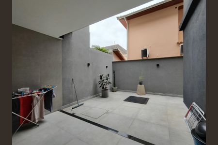Casa de condomínio para alugar com 560m², 4 quartos e 1 vagaÁrea de Serviço
