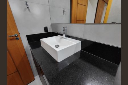 Casa de condomínio para alugar com 560m², 4 quartos e 1 vagaBanheiro da Suíte 4