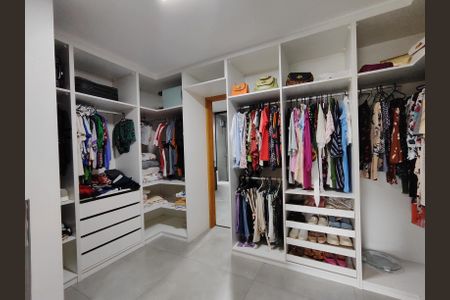 Casa de condomínio para alugar com 560m², 4 quartos e 1 vagaSuíte 1 Closet