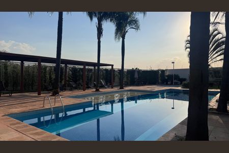 Apartamento à venda com 5m², 2 quartos e 1 vaga Apartamento à venda com 5m², 2 quartos e 1 vagaÁrea comum - Piscina