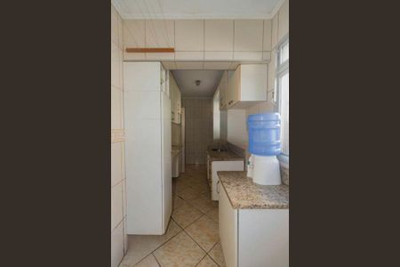 Cozinha de apartamento para alugar com 1 quarto, 40m² em Passo d’Areia, Porto Alegre