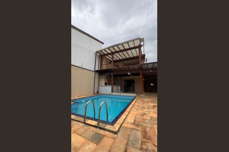 Casa à venda com 407m², 5 quartos e 4 vagas