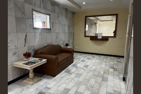 Apartamento à venda com 58m², 2 quartos e sem vaga Apartamento à venda com 58m², 2 quartos e sem vagaHall