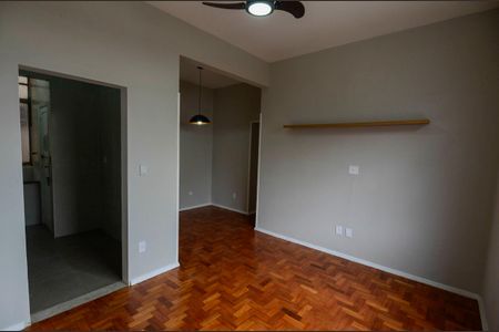 Apartamento à venda com 58m², 2 quartos e sem vaga Apartamento à venda com 58m², 2 quartos e sem vagaSala