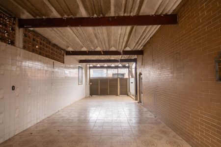 Casa para alugar com 180m², 2 quartos e 8 vagas Casa para alugar com 180m², 2 quartos e 8 vagasGaragem