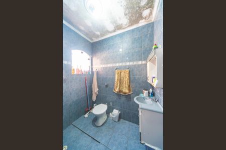 Casa à venda com 125m², 3 quartos e 3 vagasBanheiro do Quarto da Edícula