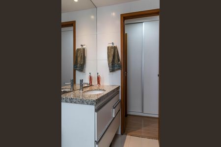 Apartamento à venda com 69m², 2 quartos e 1 vaga Apartamento à venda com 69m², 2 quartos e 1 vagaBanheiro da Suíte