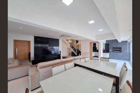 Apartamento à venda com 233m², 4 quartos e 4 vagasSala