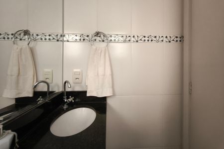 Apartamento à venda com 68m², 3 quartos e 2 vagasBanheiro Social