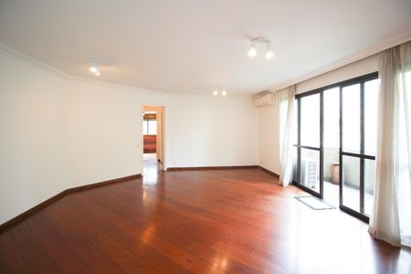 Sala de apartamento à venda com 3 quartos, 135m² em Moema, São Paulo