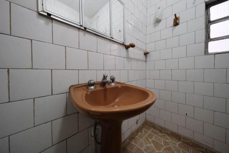 Casa à venda com 100m², 2 quartos e 2 vagasBanheiro 2