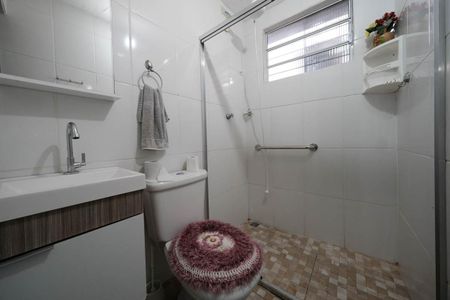 Casa à venda com 100m², 2 quartos e 2 vagasBanheiro 1