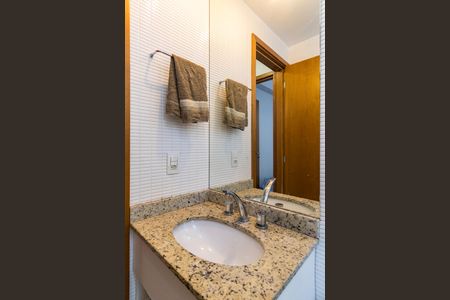 Apartamento à venda com 60m², 2 quartos e 2 vagas Apartamento à venda com 60m², 2 quartos e 2 vagasBanheiro da Suíte