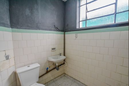 Banheiro de kitnet/studio para alugar com 0 quarto, 22m² em Vila Santa Teresa, Santo André