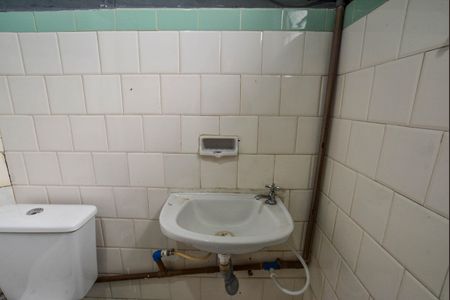 Banheiro de kitnet/studio para alugar com 0 quarto, 22m² em Vila Santa Teresa, Santo André