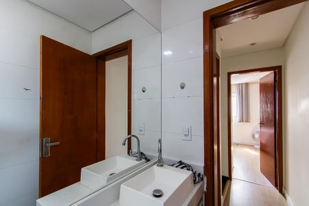 Casa de condomínio à venda com 60m², 2 quartos e 1 vaga Casa de condomínio à venda com 60m², 2 quartos e 1 vagaBanheiro