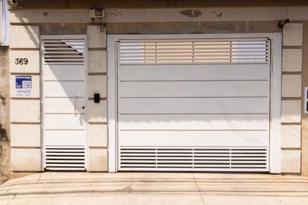 Casa de condomínio à venda com 60m², 2 quartos e 1 vaga Casa de condomínio à venda com 60m², 2 quartos e 1 vagaFachada + Placa