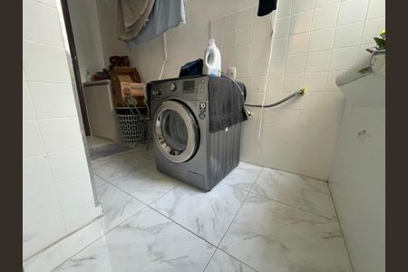 Apartamento à venda com 140m², 4 quartos e 2 vagas Apartamento à venda com 140m², 4 quartos e 2 vagasÁrea de Serviço