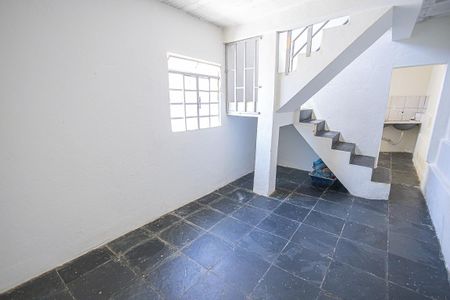 sala de casa para alugar com 2 quartos, 70m² em Planalto, Belo Horizonte