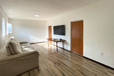 Sala de casa para alugar com 3 quartos, 100m² em Sagrada Família, Belo Horizonte