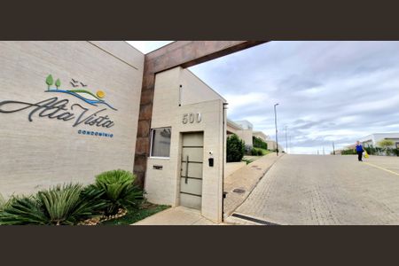 Casa de condomínio à venda com 122m², 3 quartos e 2 vagas Casa de condomínio à venda com 122m², 3 quartos e 2 vagasFachada