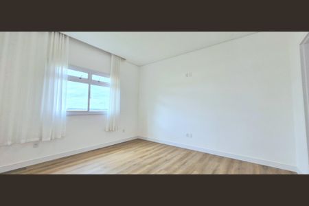 Casa de condomínio à venda com 122m², 3 quartos e 2 vagas Casa de condomínio à venda com 122m², 3 quartos e 2 vagasSuíte