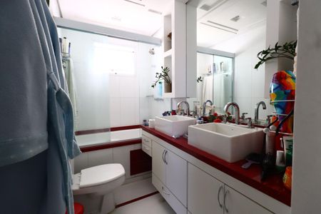 Casa de condomínio à venda com 187m², 3 quartos e 4 vagasBanheiro da Suíte 1