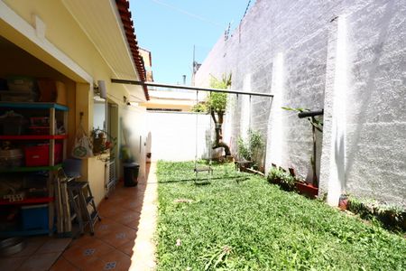 Casa de condomínio à venda com 187m², 3 quartos e 4 vagasQuintal
