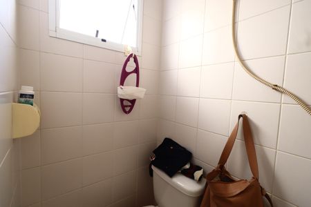 Casa de condomínio à venda com 187m², 3 quartos e 4 vagasBanheiro de serviço